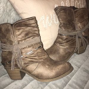 Boutique Leather Brown Booties